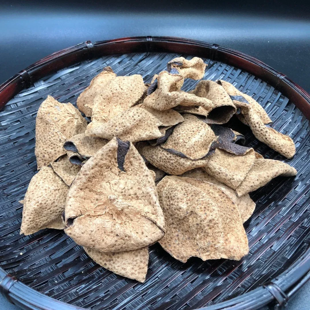 晾晒中的陈皮原皮
